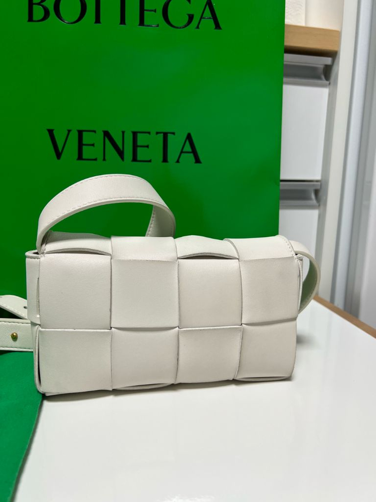 보테가베네타 카세트 벨트백 60% 할인가--6