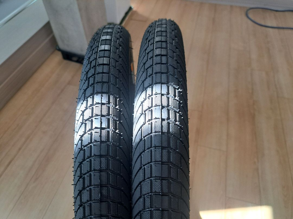 [새것!] 켄다 20인치 2.4인치 폭 펑크방지 타이어 한쌍--1