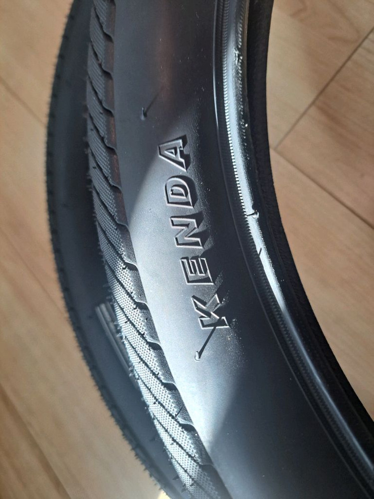 [새것!] 켄다 20인치 2.4인치 폭 펑크방지 타이어 한쌍--3