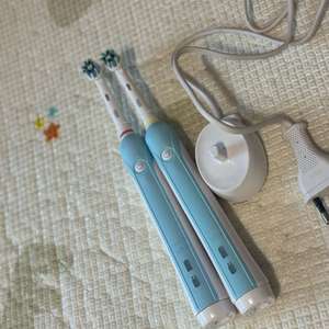 오랄비 전동칫솔 프로500 2개세트, 충전기 1개 포함