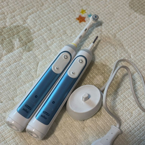 오랄비 전동칫솔 스마트7000, 2개+충전기1개 세트