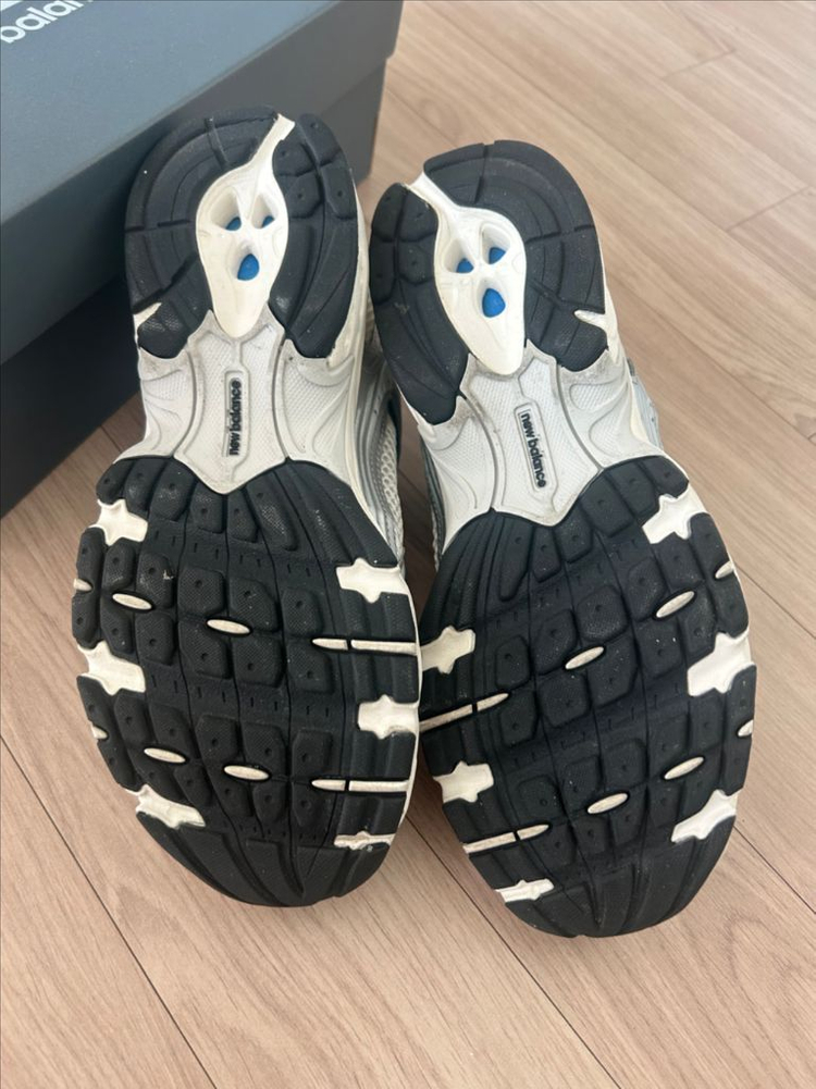 뉴발란스 운동화 530--3