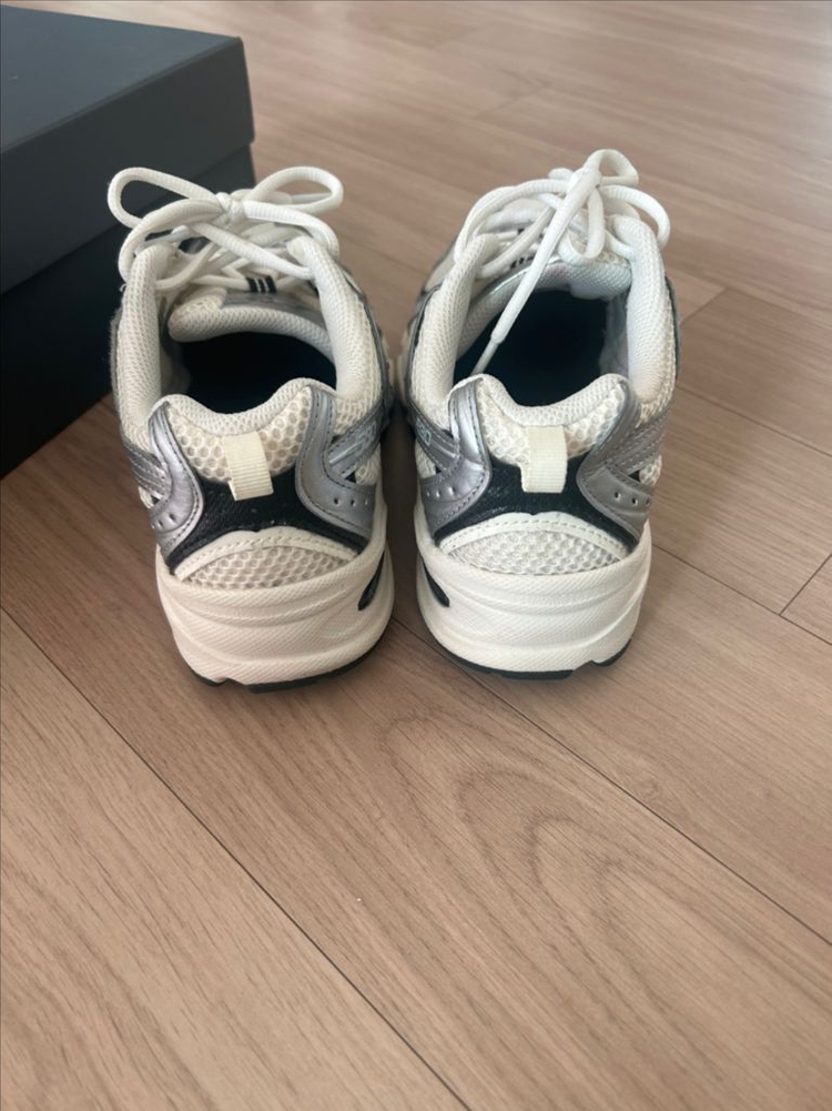 뉴발란스 운동화 530--4