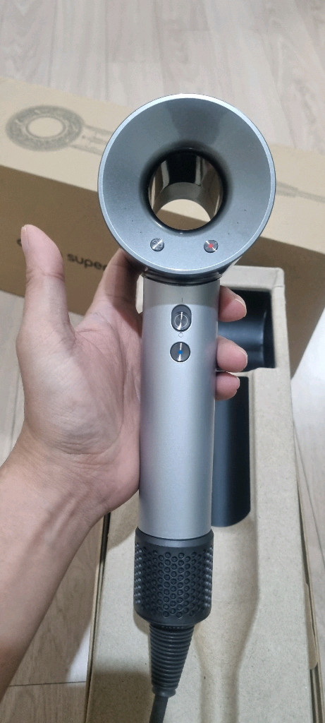 다이슨 드라이기 프로페셔널 팝니다--3