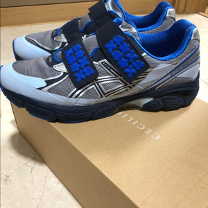 (285) 아식스 세실리에반센