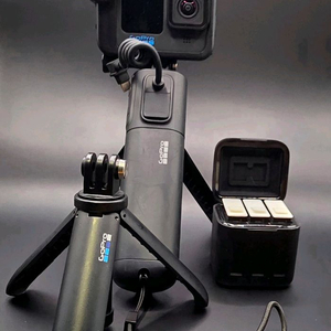 액션캠 세트 고프로 히어로11 볼타+외장마이크조명케이스+밧데리3개+악세사리 가방포함