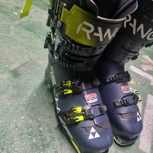 270ㅡ275ㅅ.키부츠 피셔에이급 120플렉스.167살로몬 스키플레이트