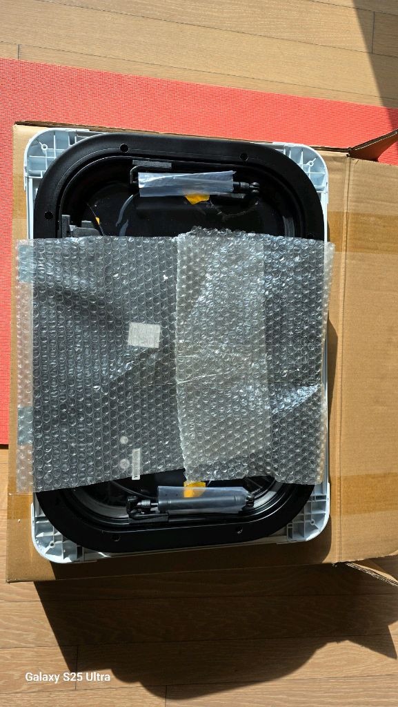 캠핑카 카리반 용품 원형 평면 창문 검정 이미지