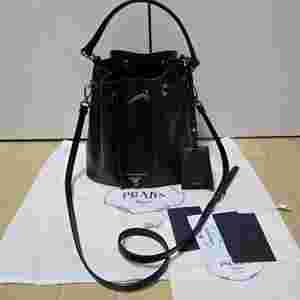 프라다 사피아노 가죽 버킷백