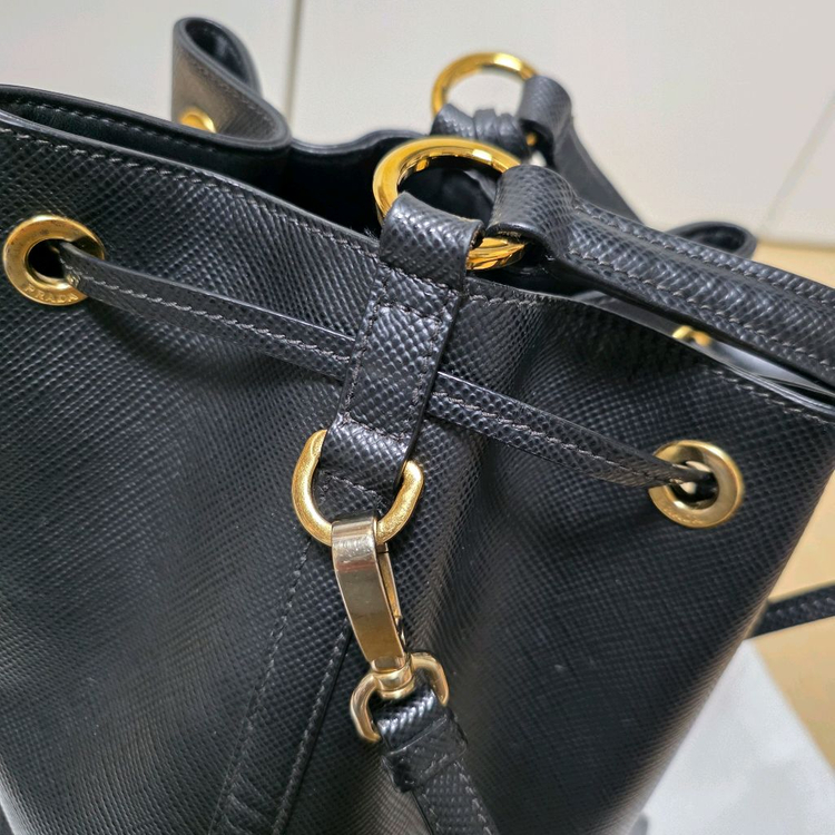 프라다 사피아노 가죽 버킷백--7