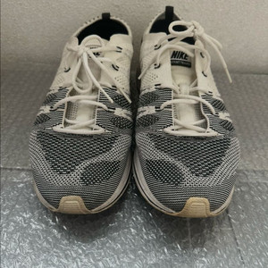 [275]나이키 플라이니트 트레이너 흰/검 판매 이미지