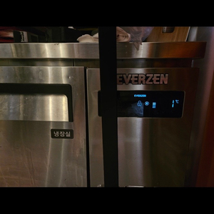 [카페폐업정리] 에버젠 간냉식 테이블냉장고 1도어 UDS-9TIE 디지털 올스텐