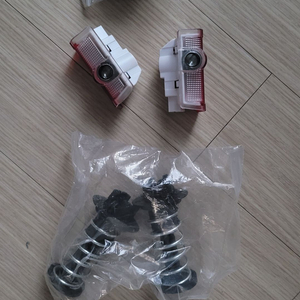 벤츠 w212 e300 에어필터,캐빈필터,발라스터,도어램프,후드스프링,앰블럼 팝니다.