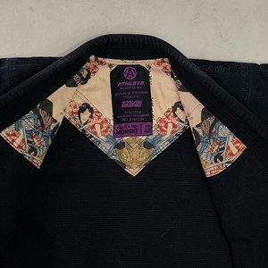 스크램블 애슬릿4 550 미드나잇 올블랙 주짓수 도복 이미지