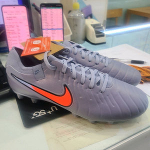 나이키 축구화 티엠포레전드10프로HG 275 새상품