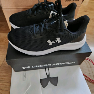 언더아머 러닝화 250