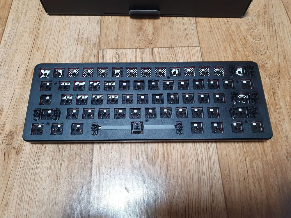 펄사 pcmk 60% 키보드 베어본 팝니다--0