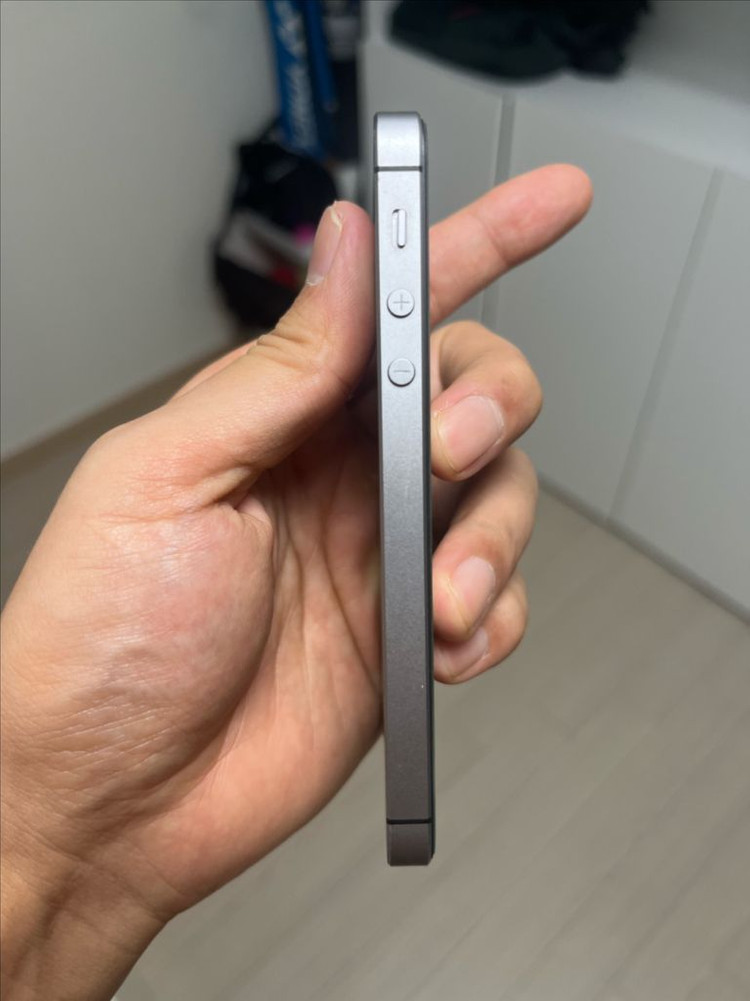 아이폰 SE 1세대 스그 128기가 이미지