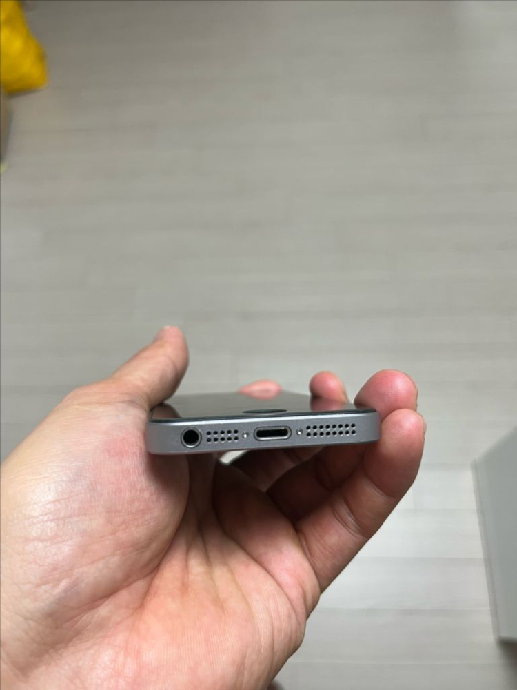 아이폰 SE 1세대 스그 128기가 이미지