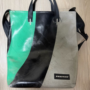 프라이탁 숄더백 판매합니다 이미지