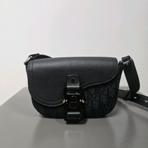 25.09구매 디올 새들 미니 플랩 크로스백