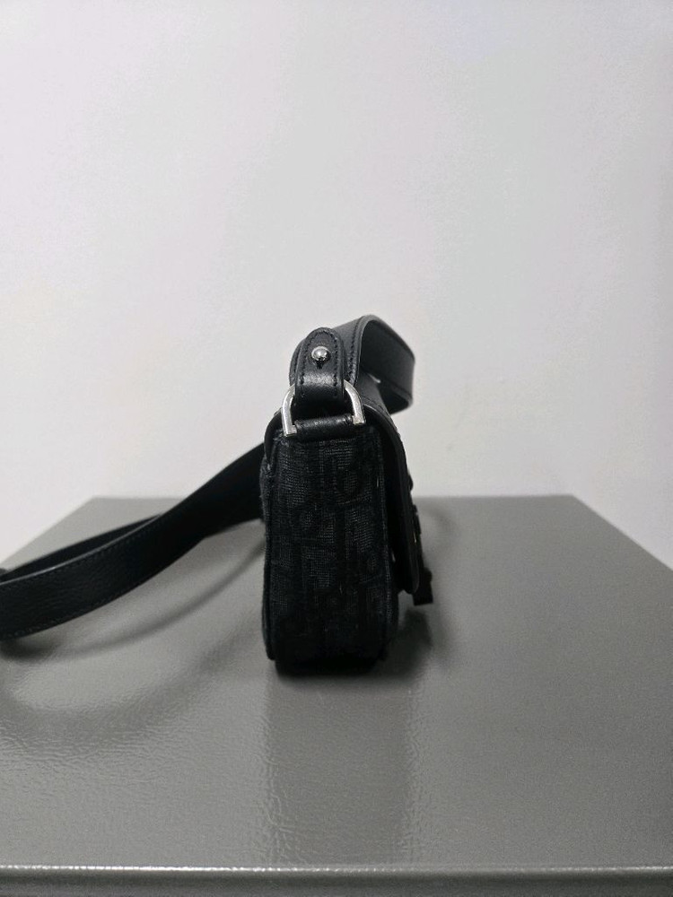 25.09구매 디올 새들 미니 플랩 크로스백--1