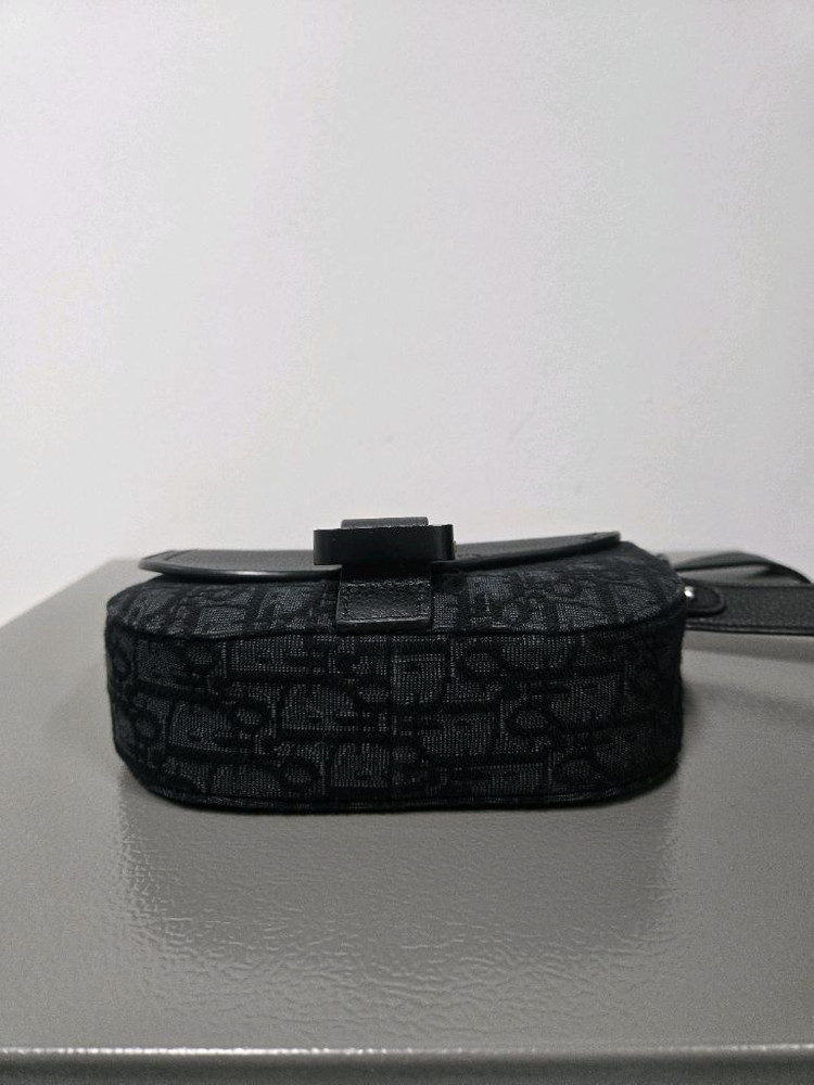 25.09구매 디올 새들 미니 플랩 크로스백--4