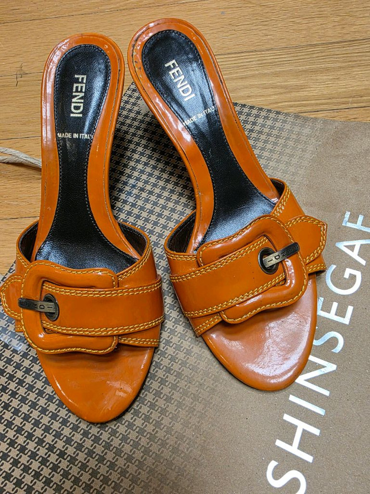 펜디(FENDI) 정품 가죽 뮬 힐 /이태리제 (36.5)--1