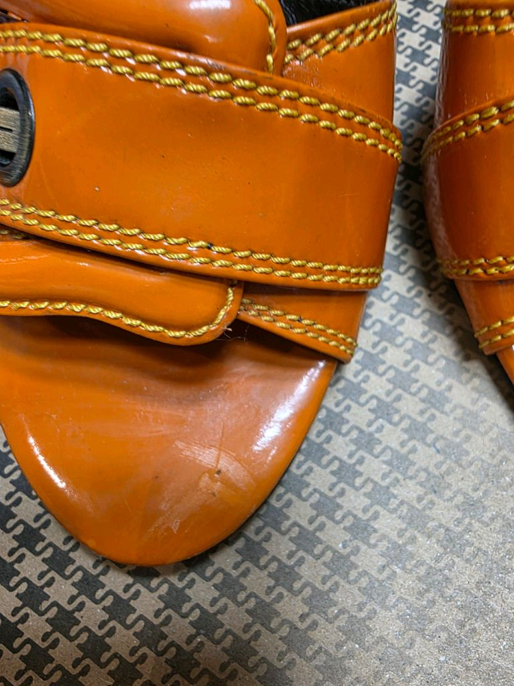 펜디(FENDI) 정품 가죽 뮬 힐 /이태리제 (36.5)--2