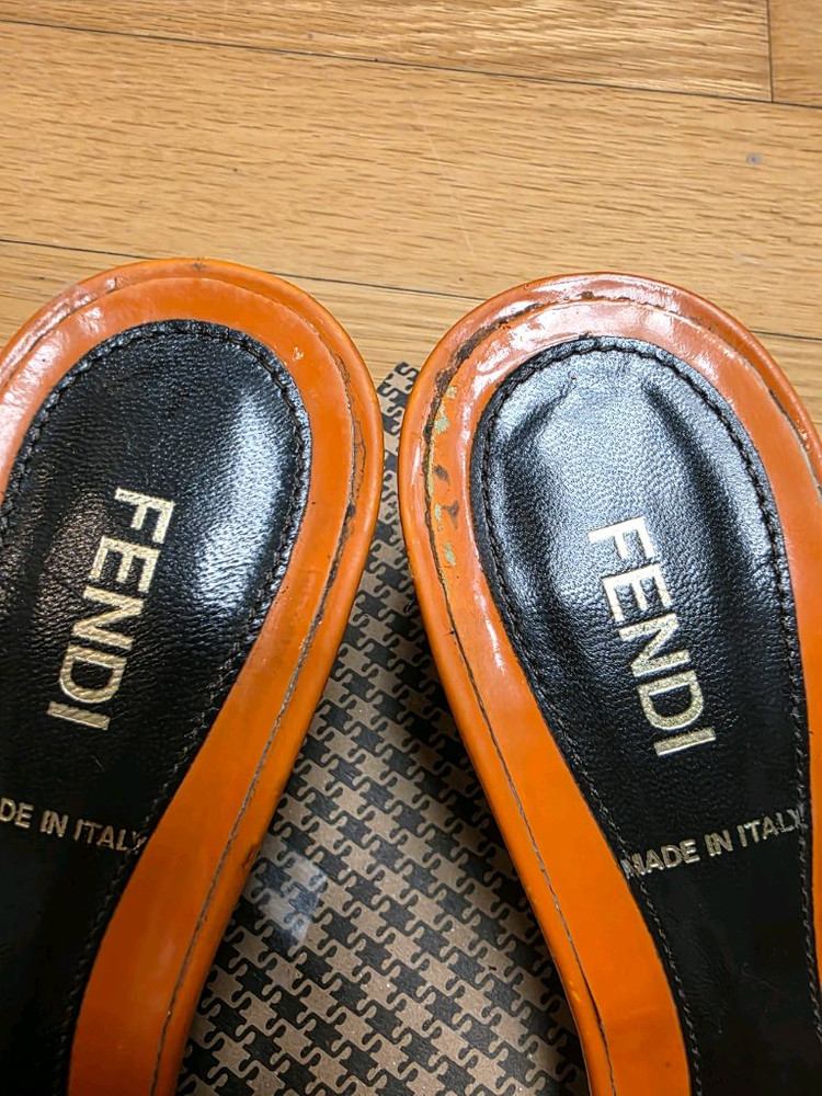 펜디(FENDI) 정품 가죽 뮬 힐 /이태리제 (36.5)--3