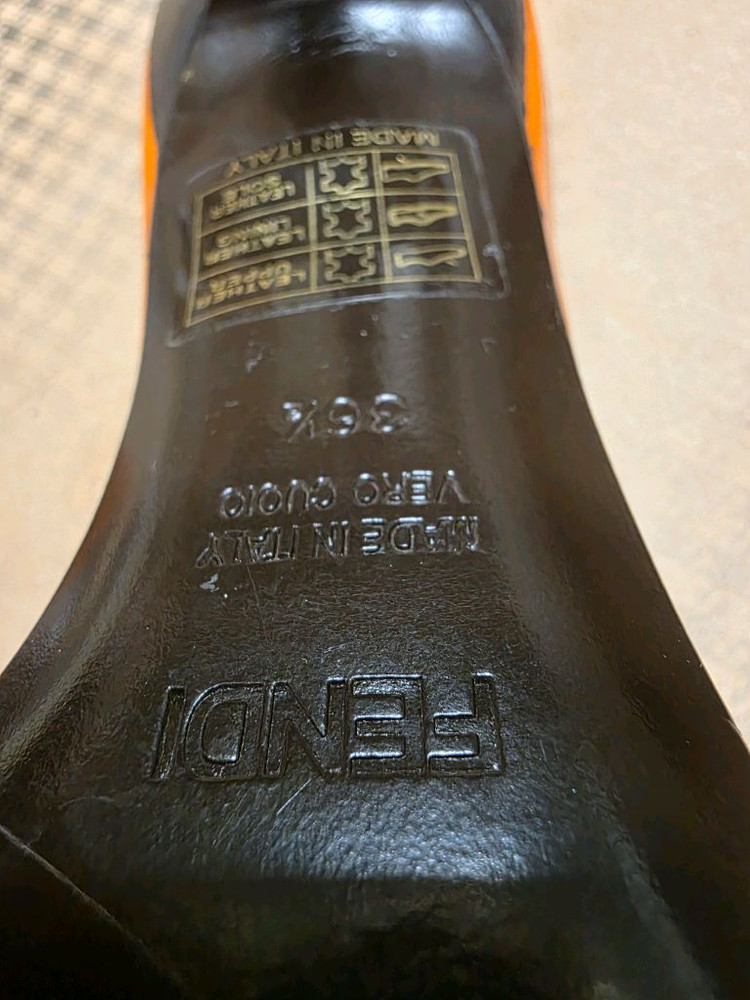 펜디(FENDI) 정품 가죽 뮬 힐 /이태리제 (36.5)--4