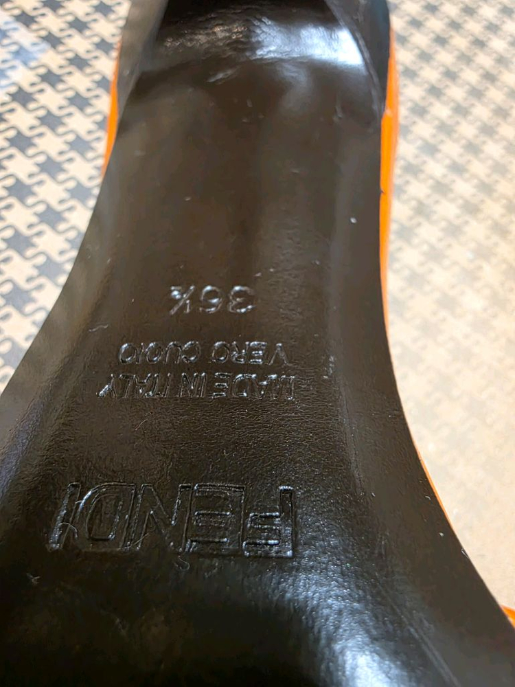 펜디(FENDI) 정품 가죽 뮬 힐 /이태리제 (36.5)--5