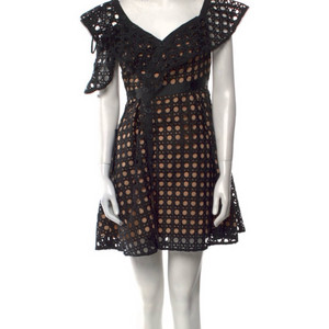 셀프포트레이트 블랙 레이스 오프숄더 원피스 드레스