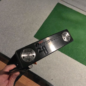 스카티 카메론 Triple Black Newport 2 LTD 퍼터 이미지