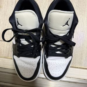 나이키 조던1 로우 블랙 245 이미지