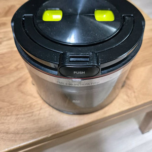 LG 로봇청소기 R9 먼지통 이미지