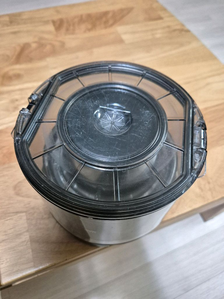 LG 로봇청소기 R9 먼지통 이미지