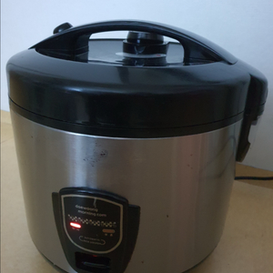 대웅모닝컴 전기밥솥 16~20인용 정도 크기의 전기밥솥 1만3천원