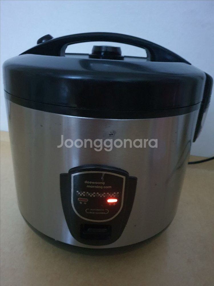 대웅모닝컴 전기밥솥 16~20인용 정도 크기의 전기밥솥 1만3천원--1