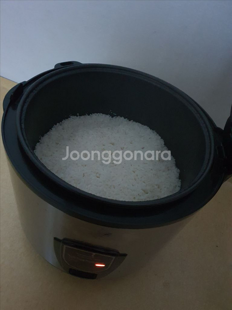 대웅모닝컴 전기밥솥 16~20인용 정도 크기의 전기밥솥 1만3천원--4