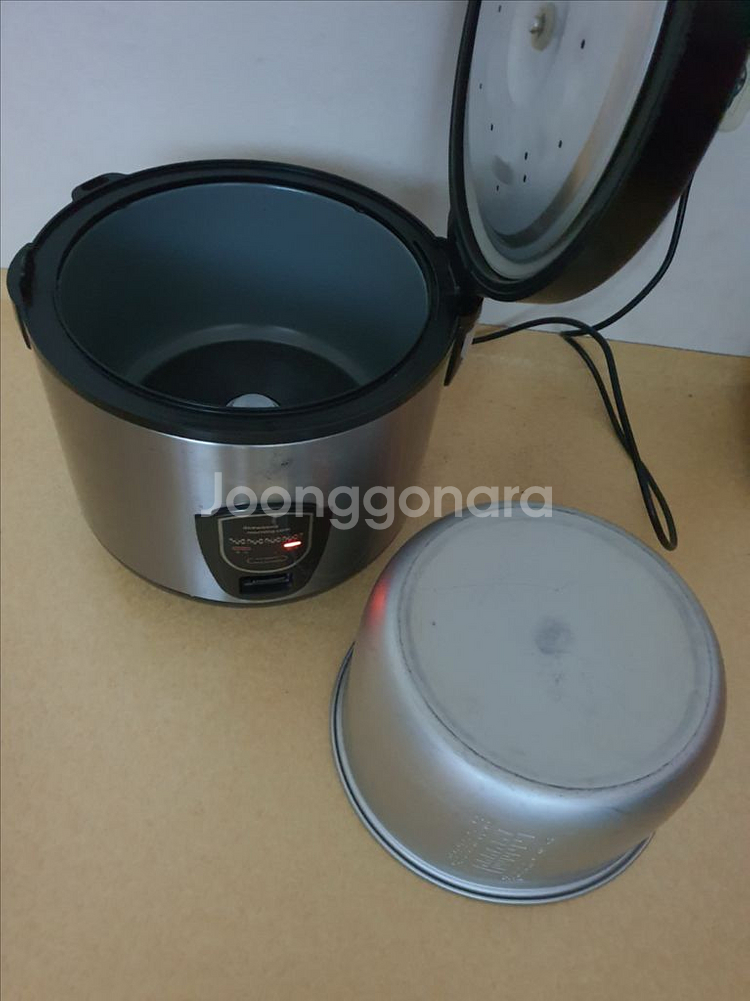 대웅모닝컴 전기밥솥 16~20인용 정도 크기의 전기밥솥 1만3천원--5