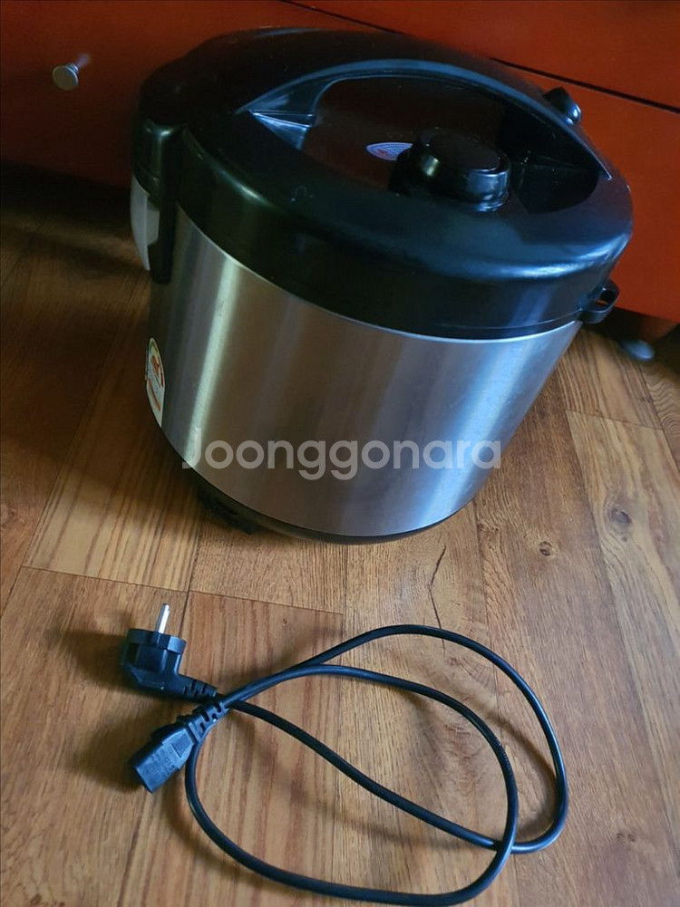 대웅모닝컴 전기밥솥 16~20인용 정도 크기의 전기밥솥 1만3천원--9