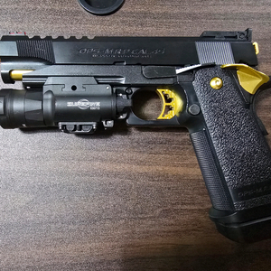 마루이 하이카파 골드 매치 Hi-Capa 5.1 + XH35 라이트