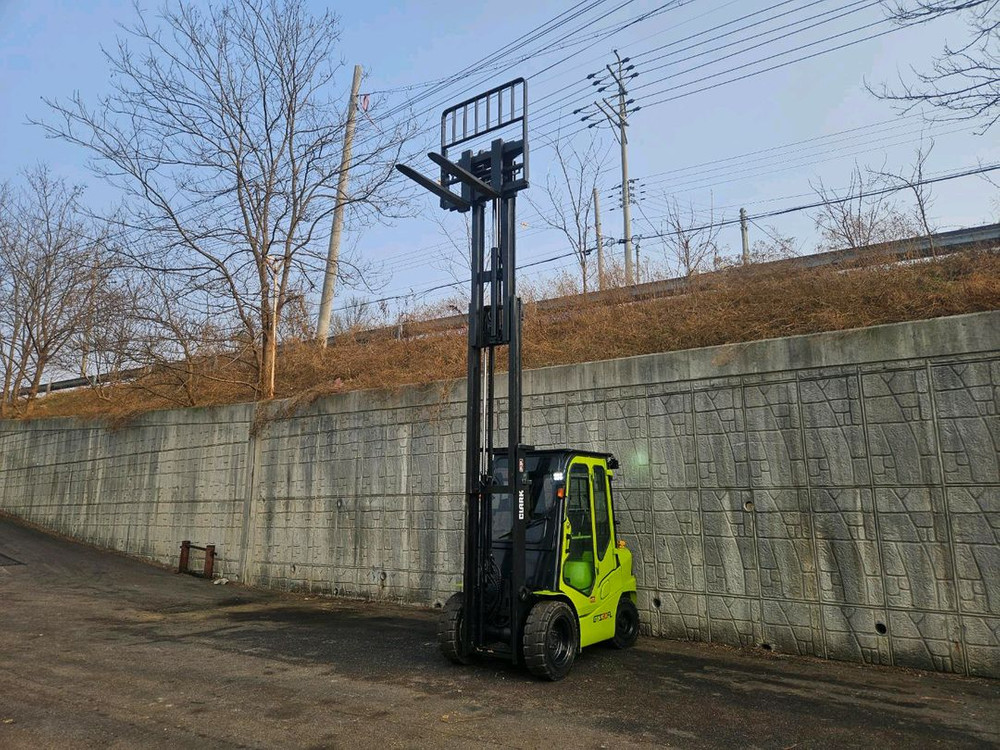 (중고지게차) 클라크 GTS30KD 디젤 3톤 3단 지게차 (3단마스트, 편개식자동발, 캐빈, 후방카메라,안전경보--3