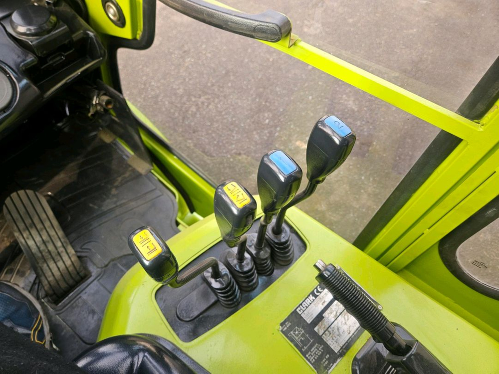 (중고지게차) 클라크 GTS30KD 디젤 3톤 3단 지게차 (3단마스트, 편개식자동발, 캐빈, 후방카메라,안전경보--7