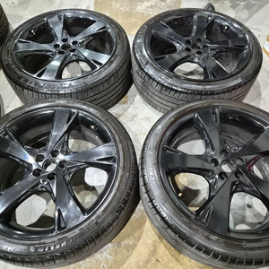 제네시스GV80 22인치 순정 블랙 휠타이어 판매합니다 이미지