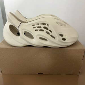 305 이지 폼러너 샌드 아디다스 아코탭 미시착 새상품 이미지