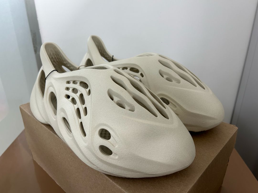 305 이지 폼러너 샌드 아디다스 아코탭 미시착 새상품 이미지