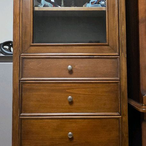 원목 유리 장식장 4단 서랍장