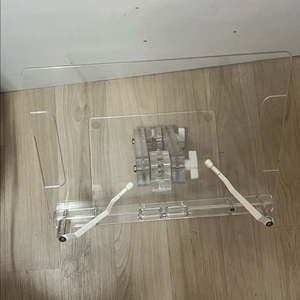 투명 아크릴 독서대 이미지